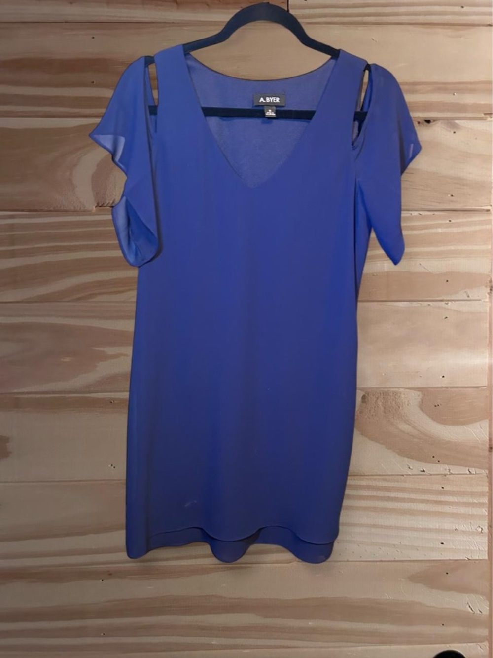 A. Byer Juniors Blue Chiffon V-Neck Cold Shoulder Sleeve Lined Shift Dress M